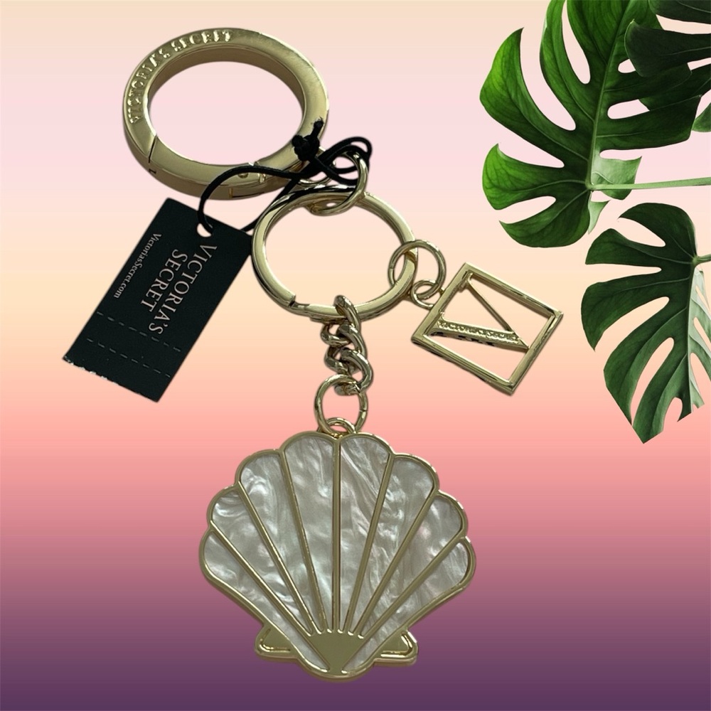 NEW VICTORIA'S SECRET Iridescent pearl Seashell Purse Charm
